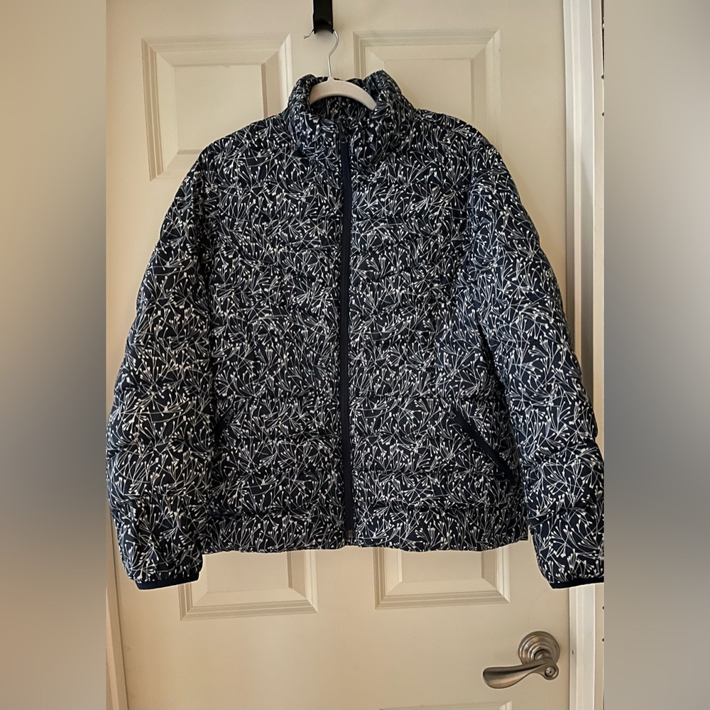 Girl’s XL (14-16) Lands’ End navy w/white floral design puffer jacket coat